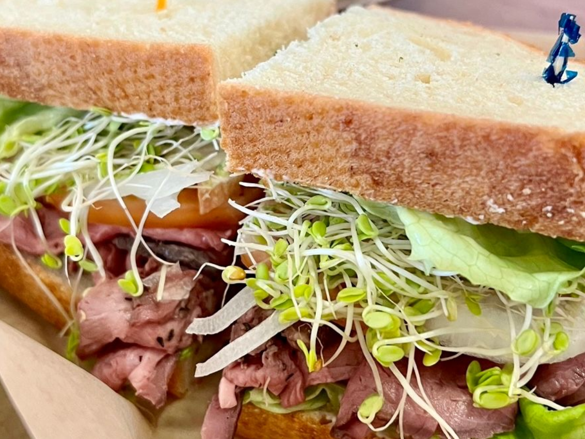 a sandwich cut in half